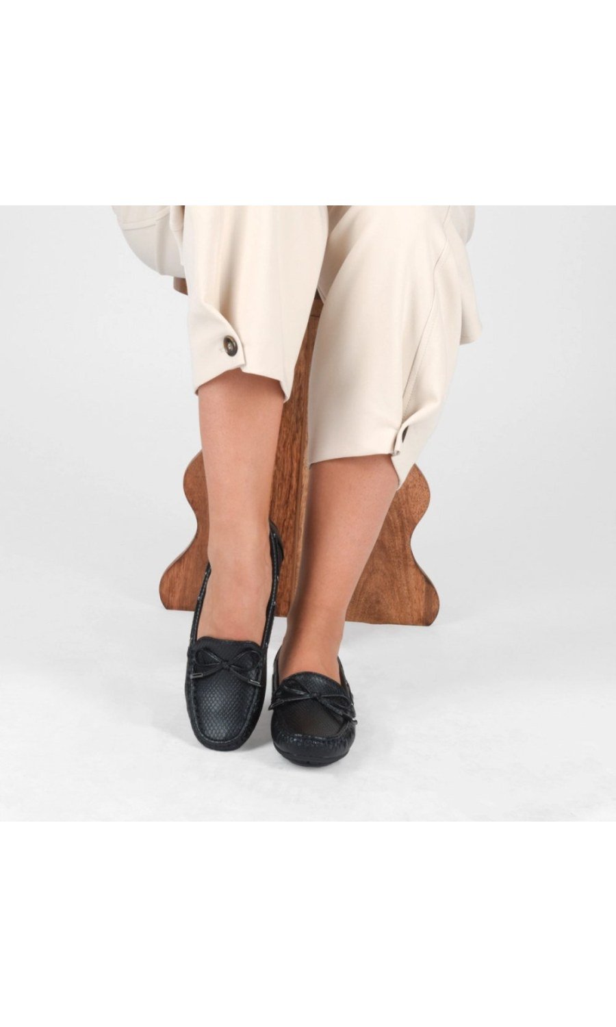 Black snake-effect loafers with eyelets
