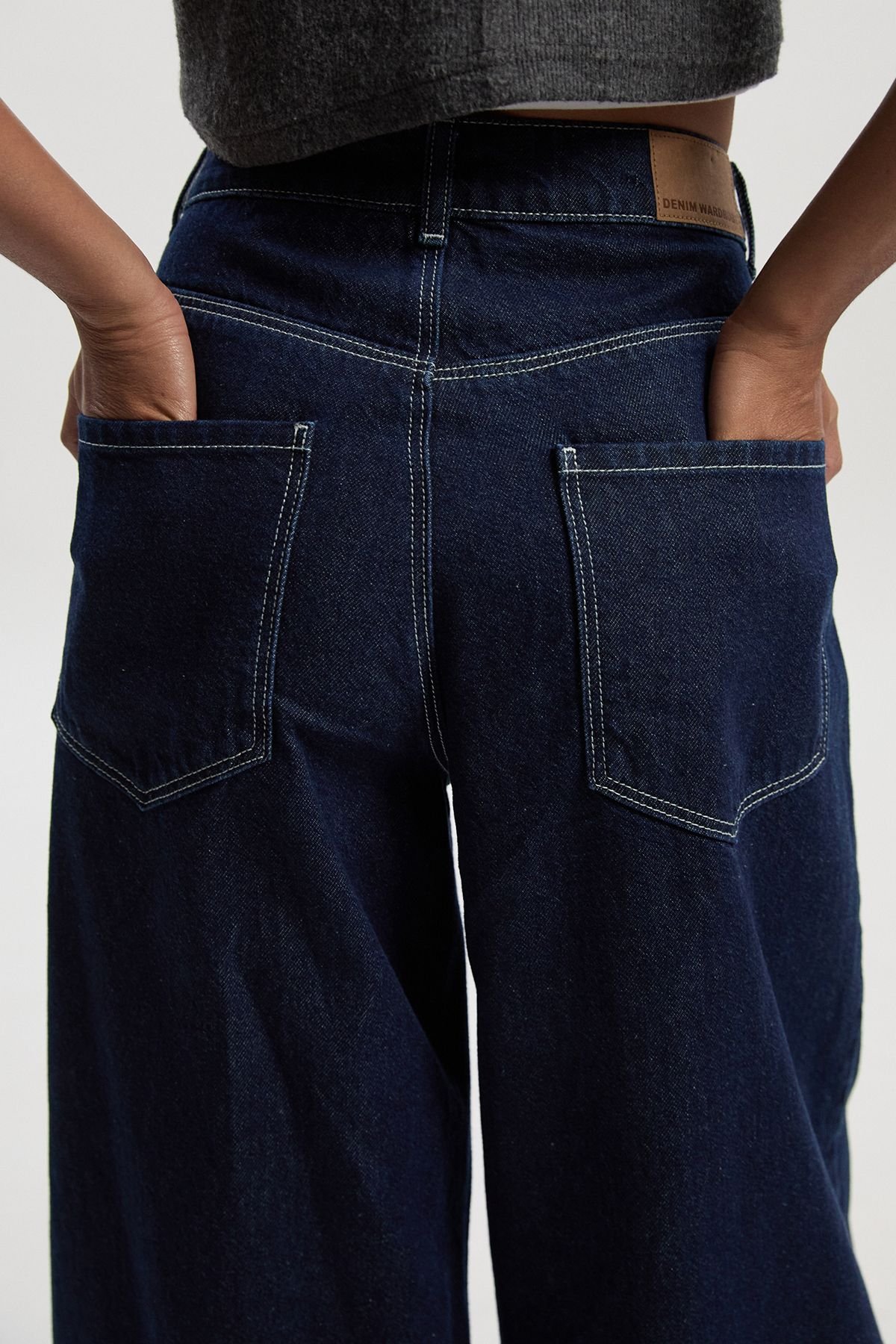 Mid-rise relaxed fit jeans - Petite
