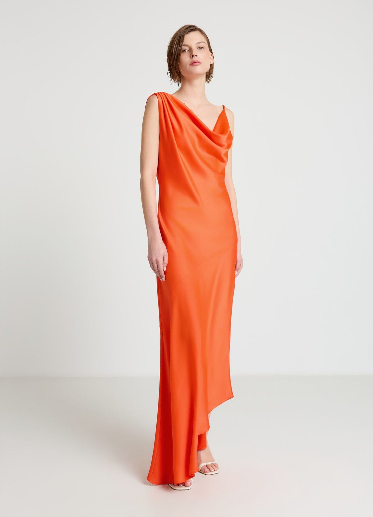 Robe asymétrique satin b col drapé