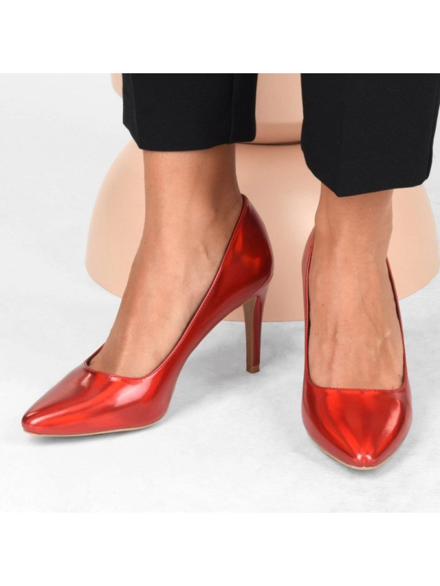 Red iridescent pointed pumps