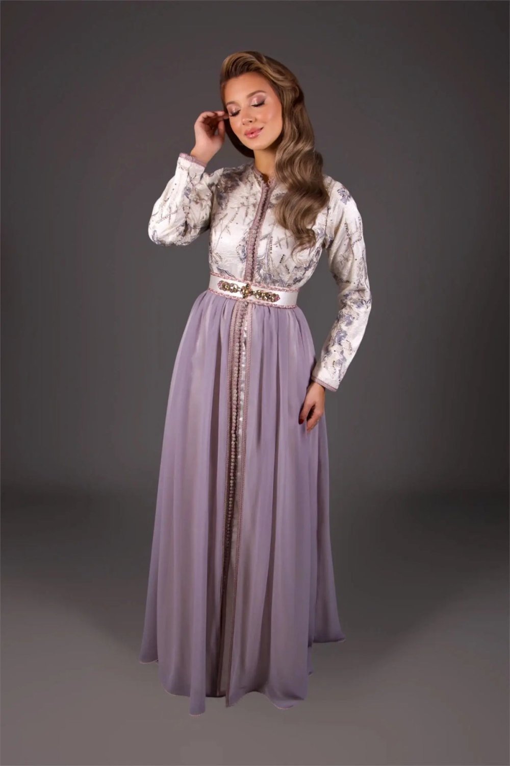 Takchita ajustée en dentelle gris mauve