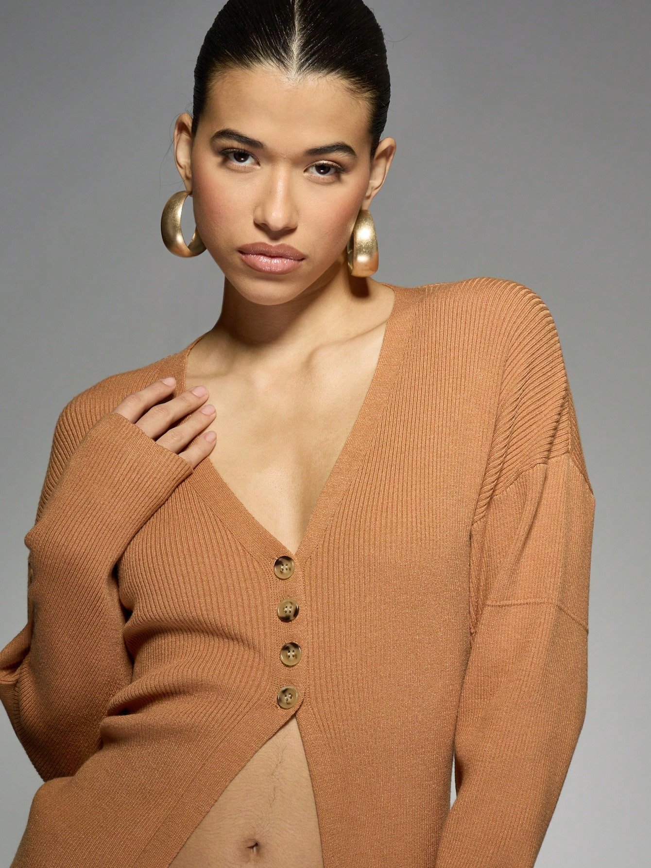 Cardigan asymétrique en maille côtelée avec boutons