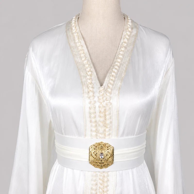 Off-white organza and crêpe takchita