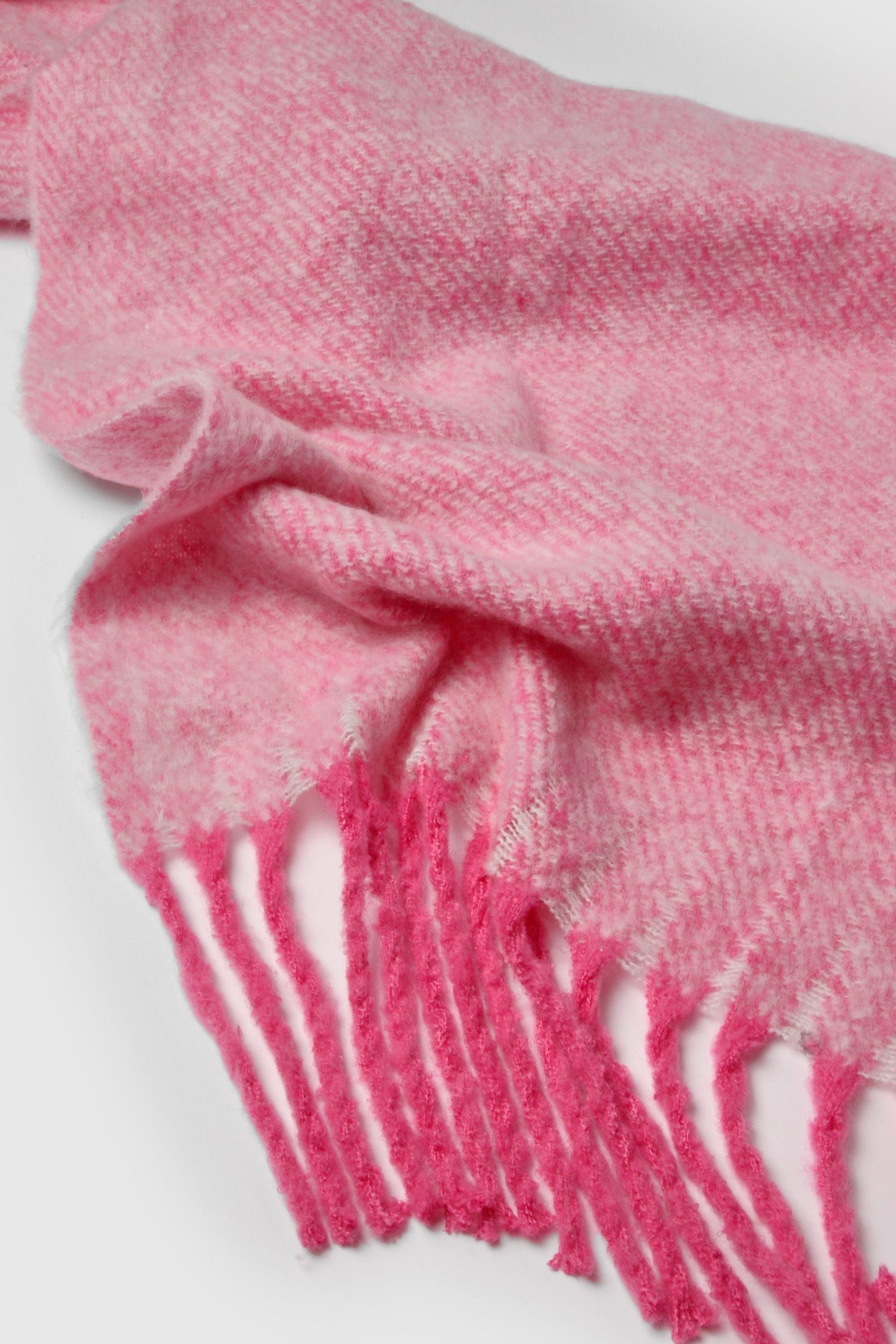 Two-tone chunky knit scarf