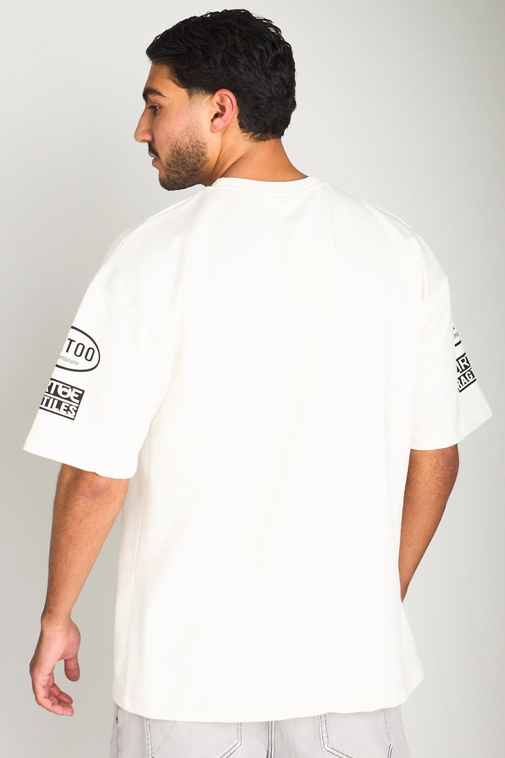 T-shirt byed b ktaba k7la f sder