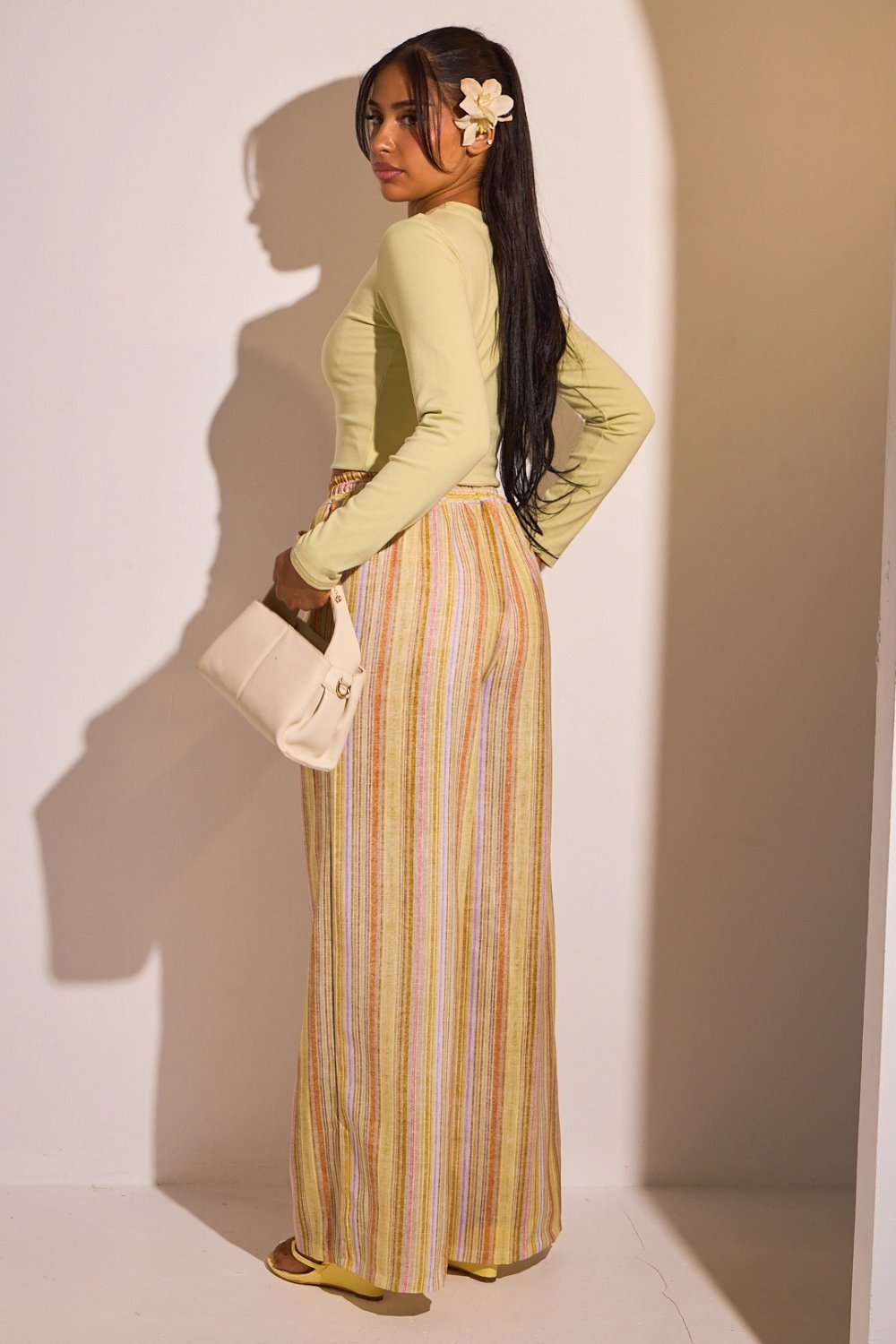 Pantalon fluide à rayures multicolores jaune
