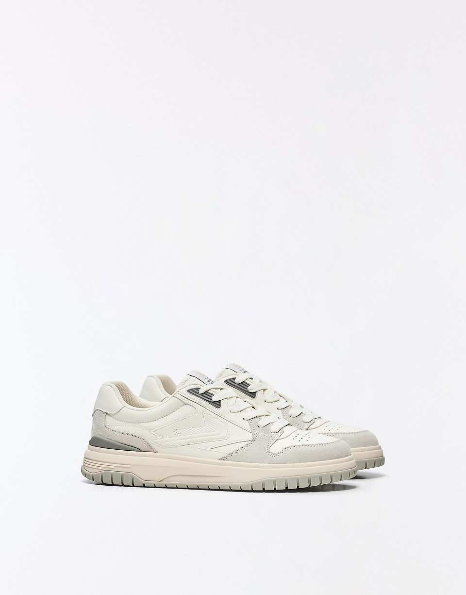 Baskets casual à empiècements en blanc