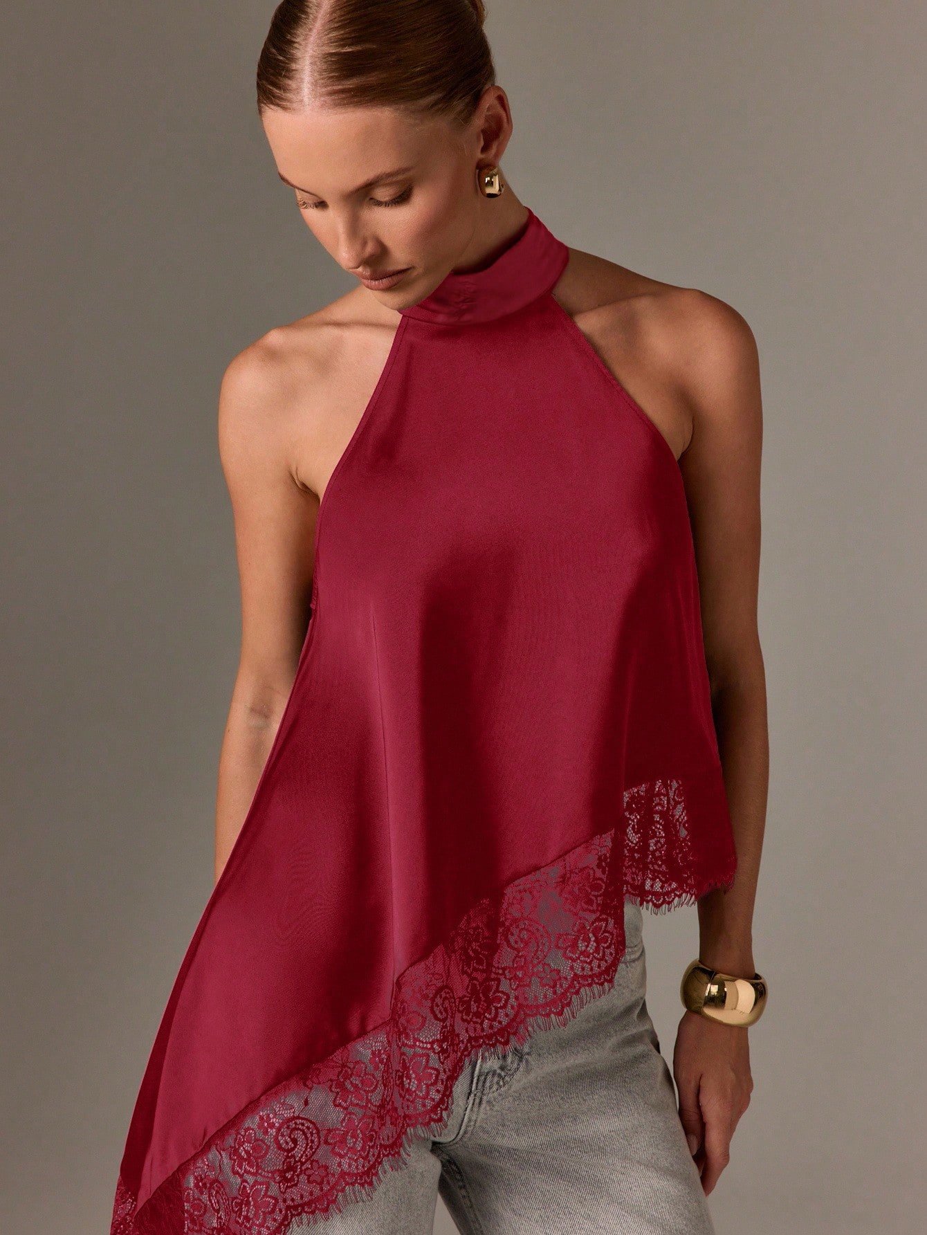 Top de soirée en satin à col montant asymétrique