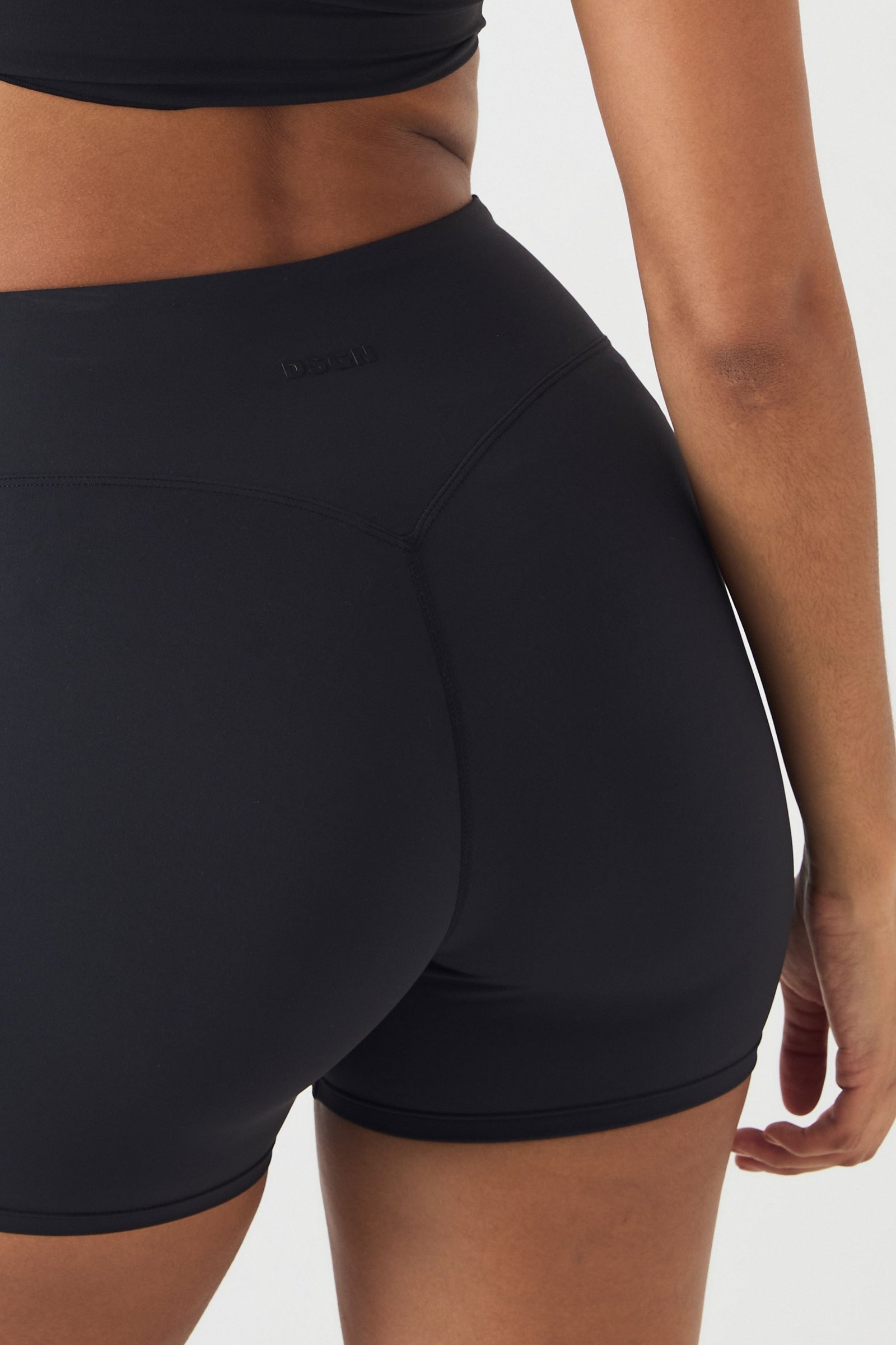 Short de sport doux taille mi-haute