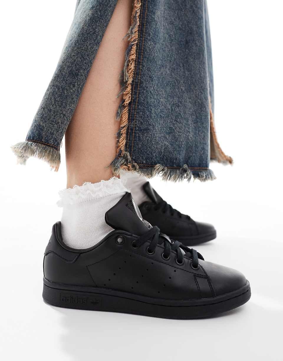 Stan Smith trainers in black