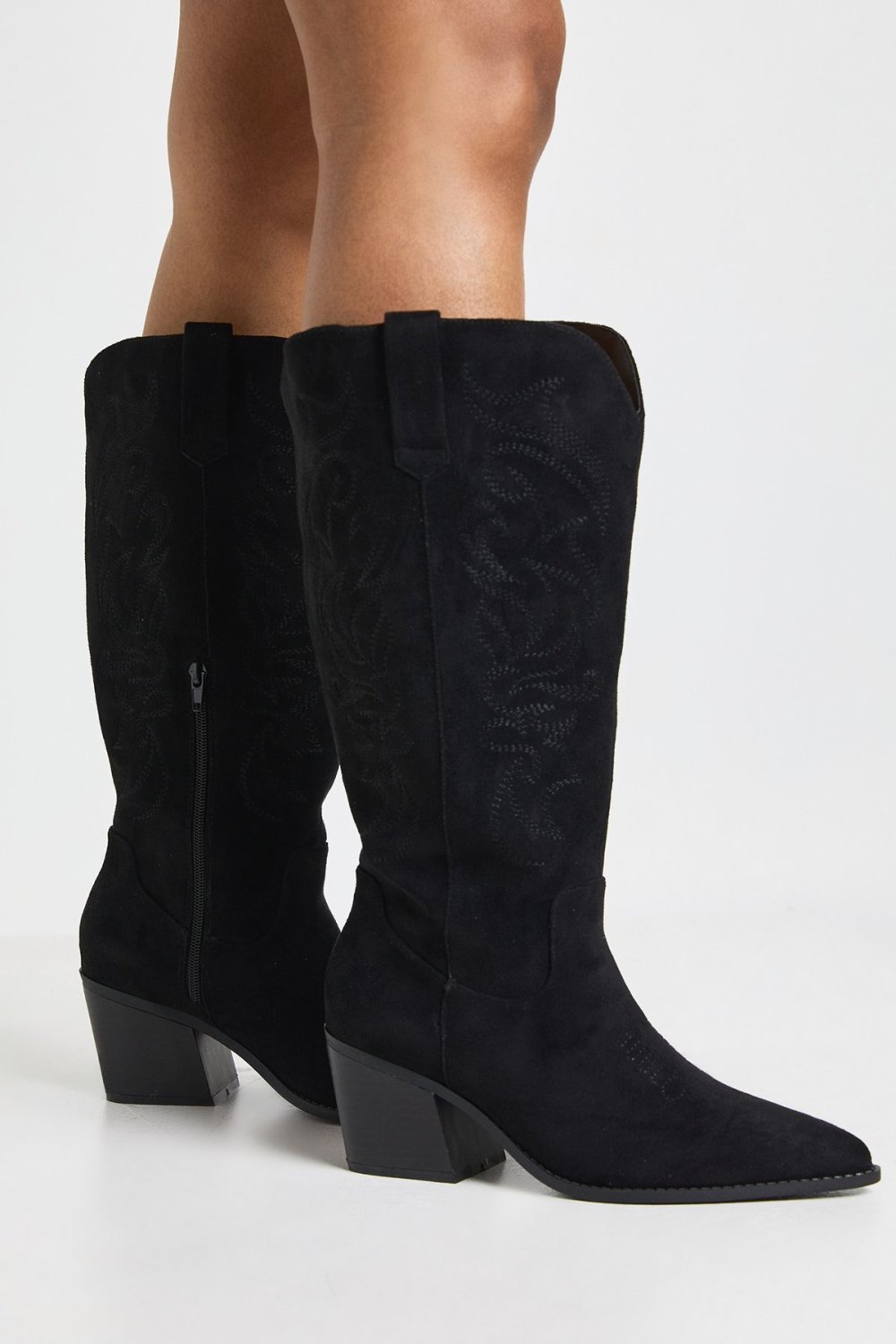Bottes western en suédine brodées - Pied large