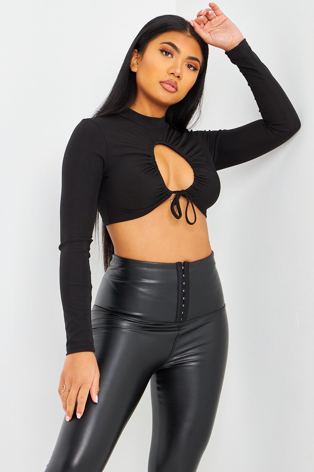 Crop top côtelé mkhrem m3qoud f sder k7el