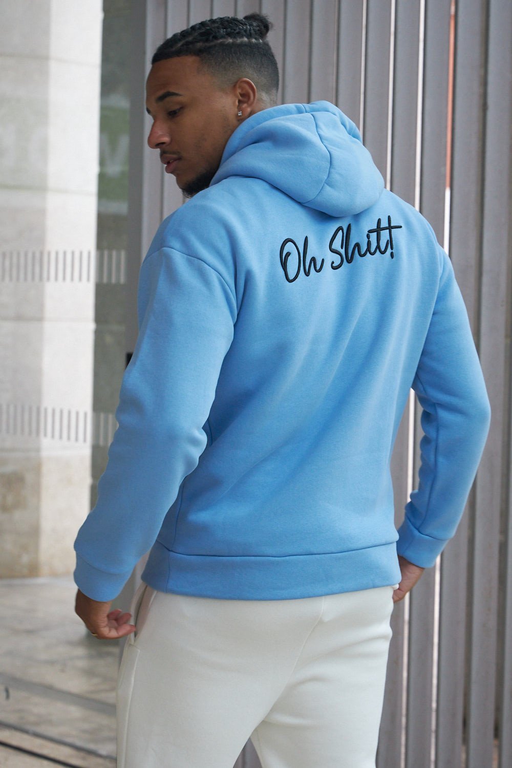 Sweat b capuche wase3 b ktaba zre9