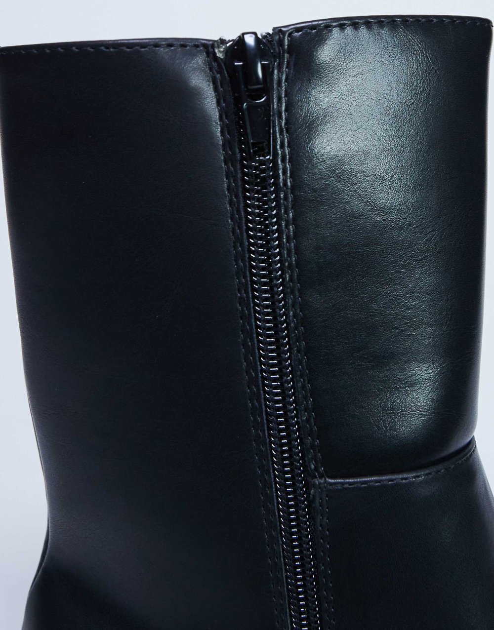 Bottines à talon épais en similicuir noires