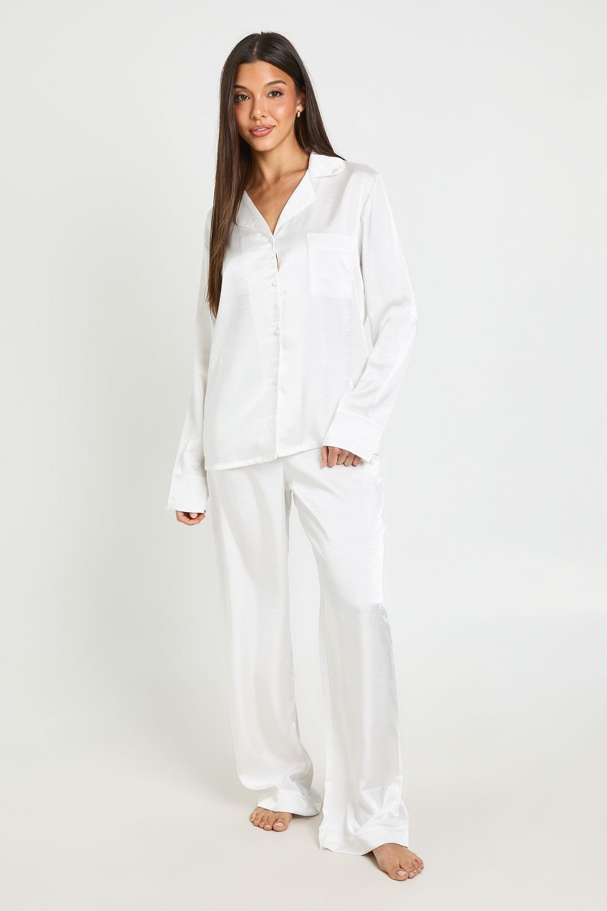 Ensemble pyjama chemise et pantalon en satin