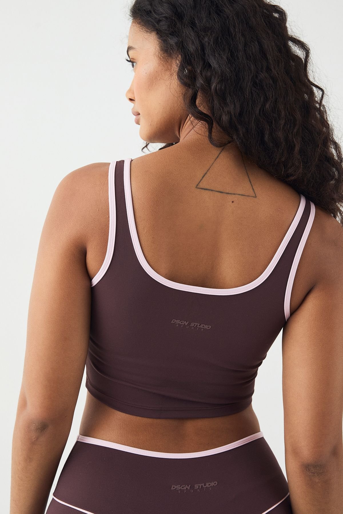 Brassière de sport rembourrée à passepoil