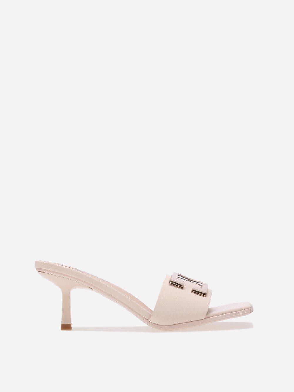 Beige heeled mules with metallic D detail