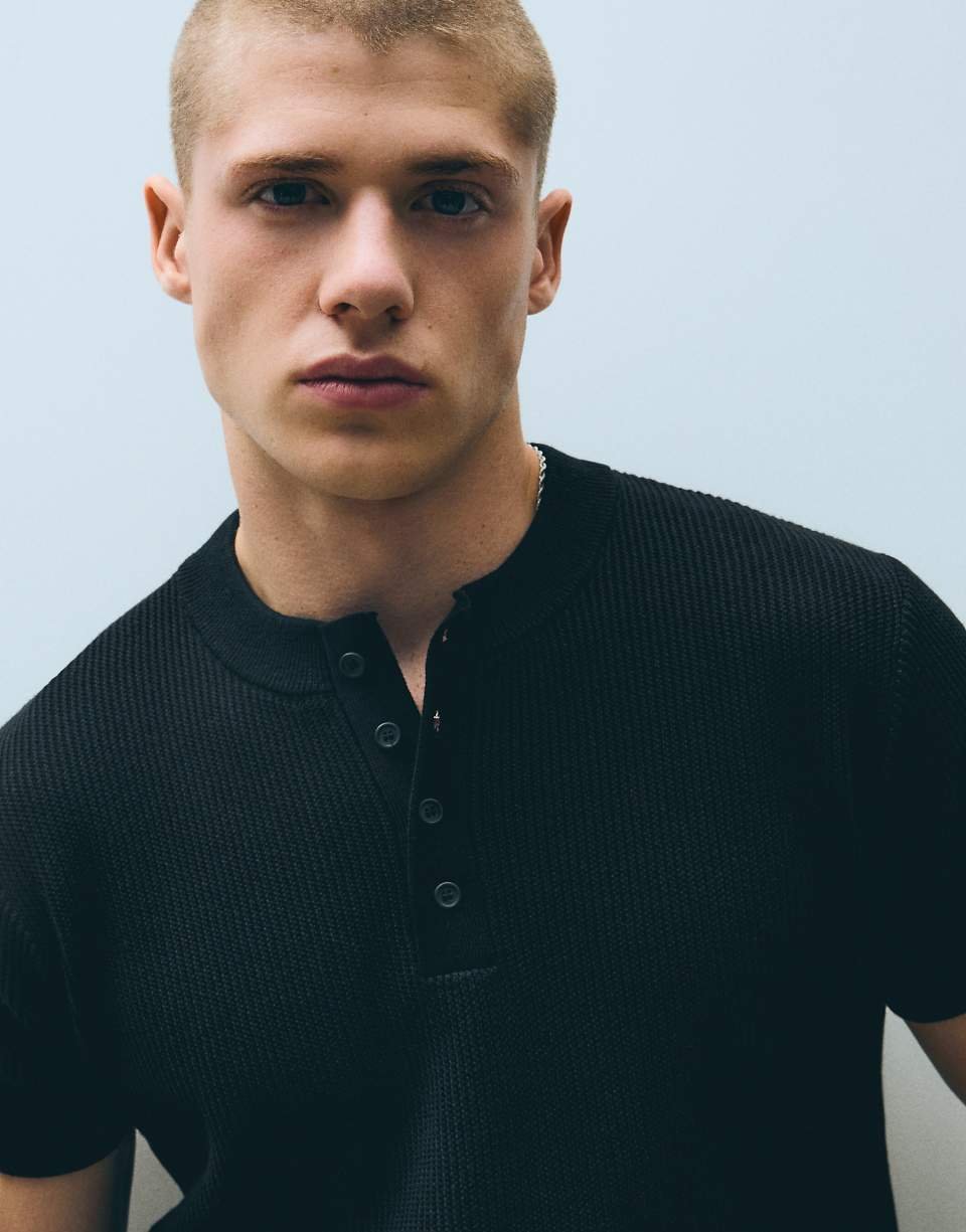T-shirt slim b kmam 9sar w col henley k7el