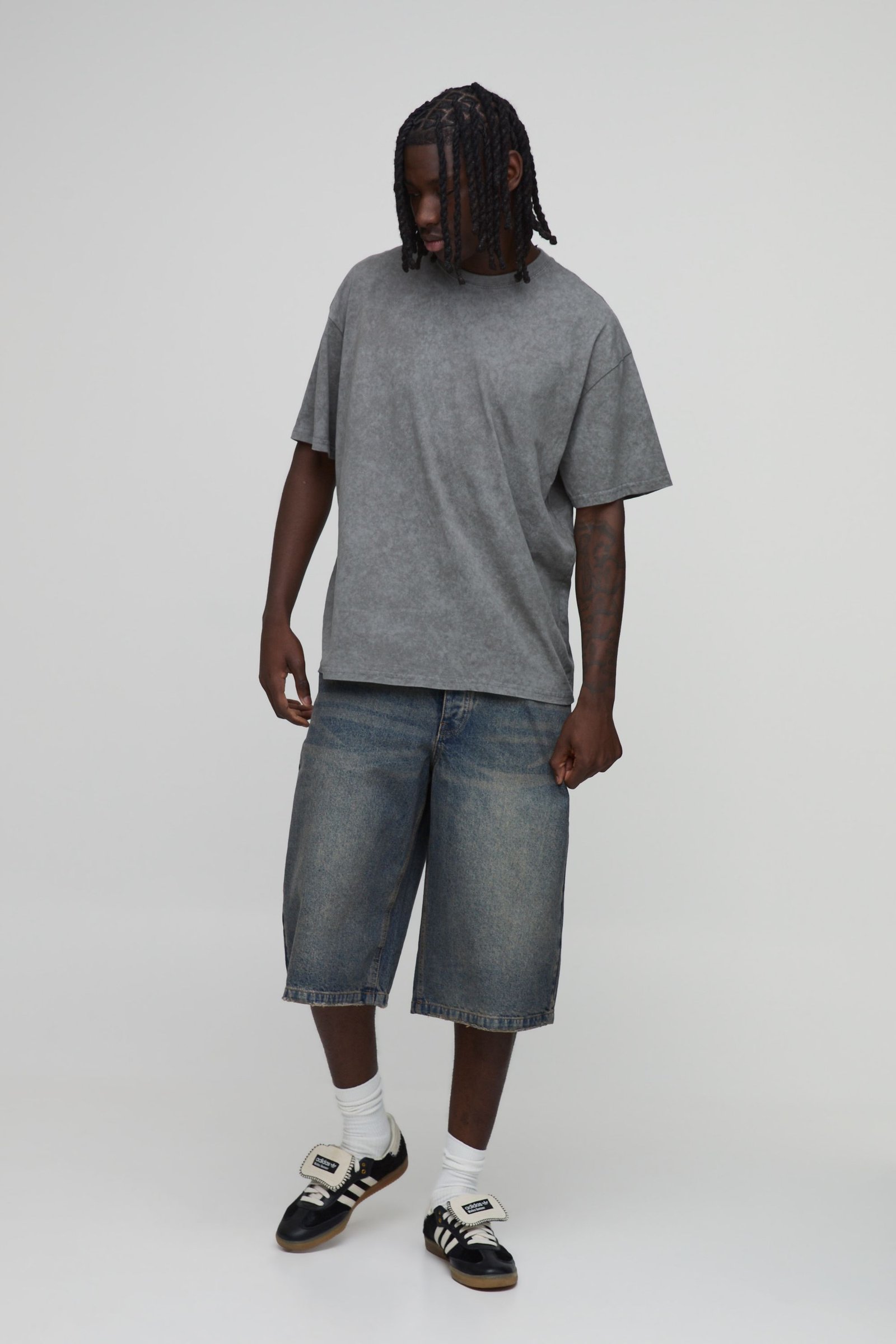 T-shirt Oversize Gris Anthracite Délavé À Imprimé Floral Dessiné Au Trait