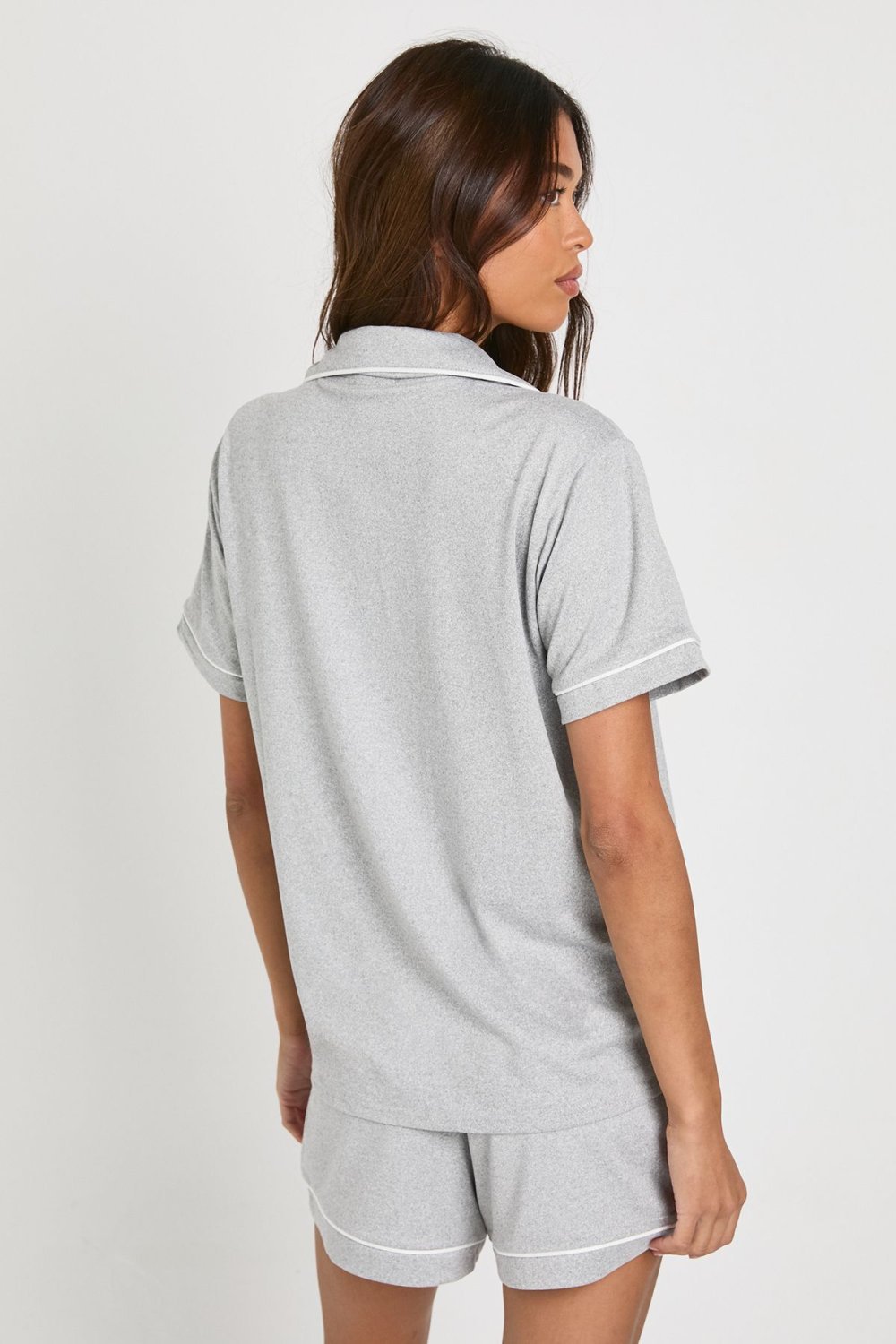Pyjama chemise et short en jersey à passepoil