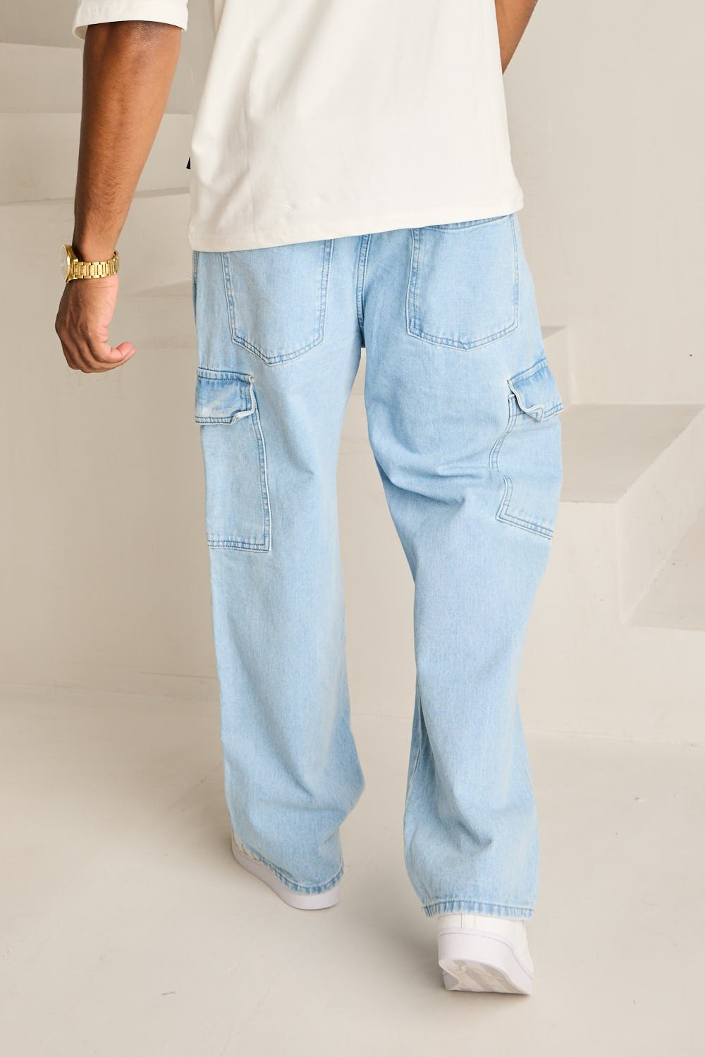 Light blue wide-leg cargo jeans