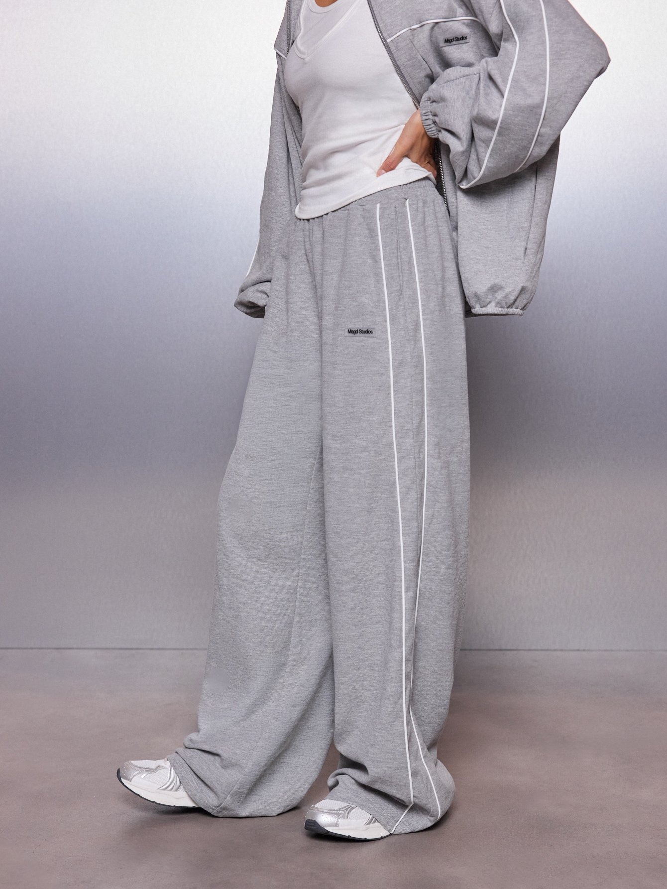 Pantalon large avec passepoil contrastant