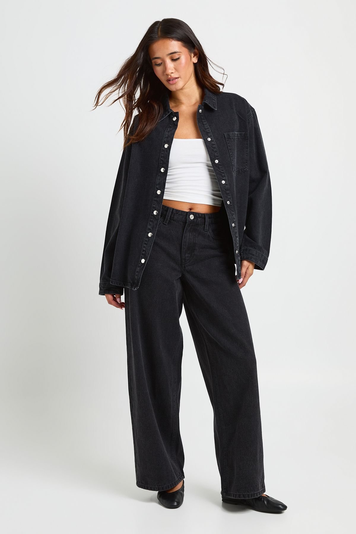 Mid-rise relaxed-fit wide-leg jeans