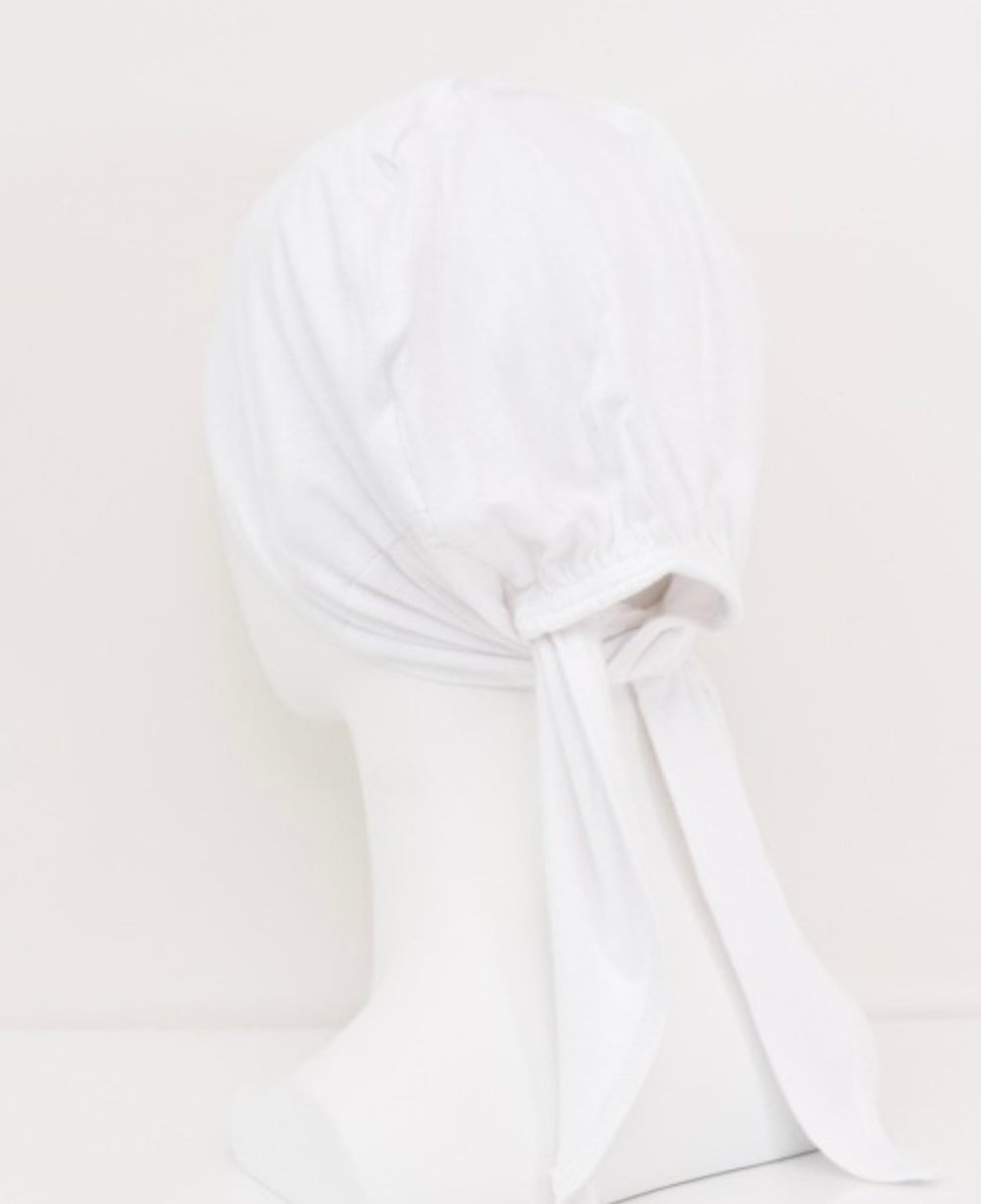 Satin-lined underscarf bonnet - White