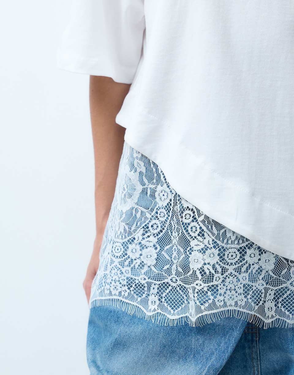 T-shirt with lace-trimmed hem - White