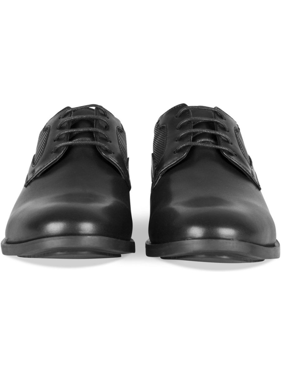Black derbies with grained panel