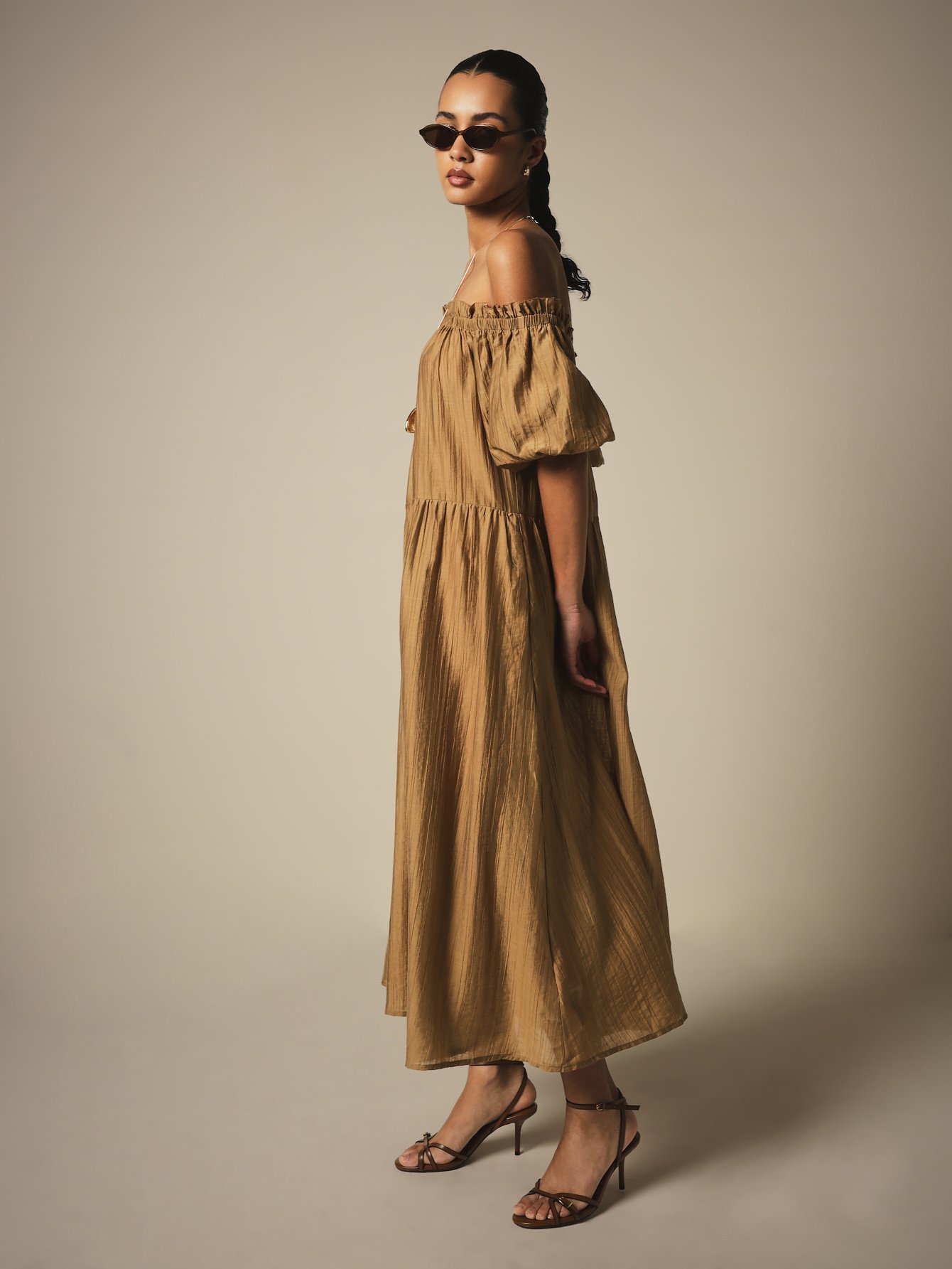 Robe mi-longue bohème b ktaf mbayna w volants