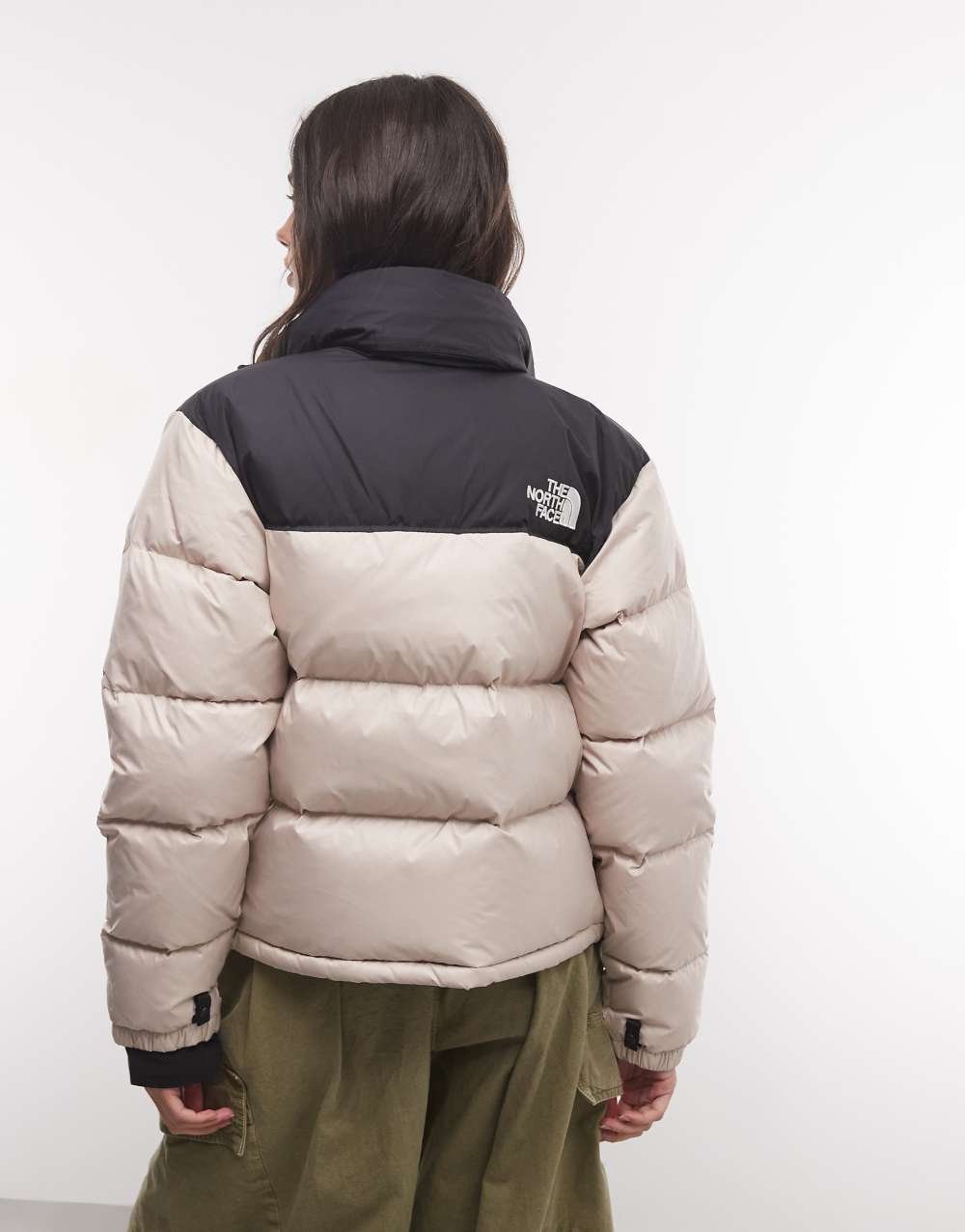 سترة منفوخة Nuptse 1996 بالبيج والأسود