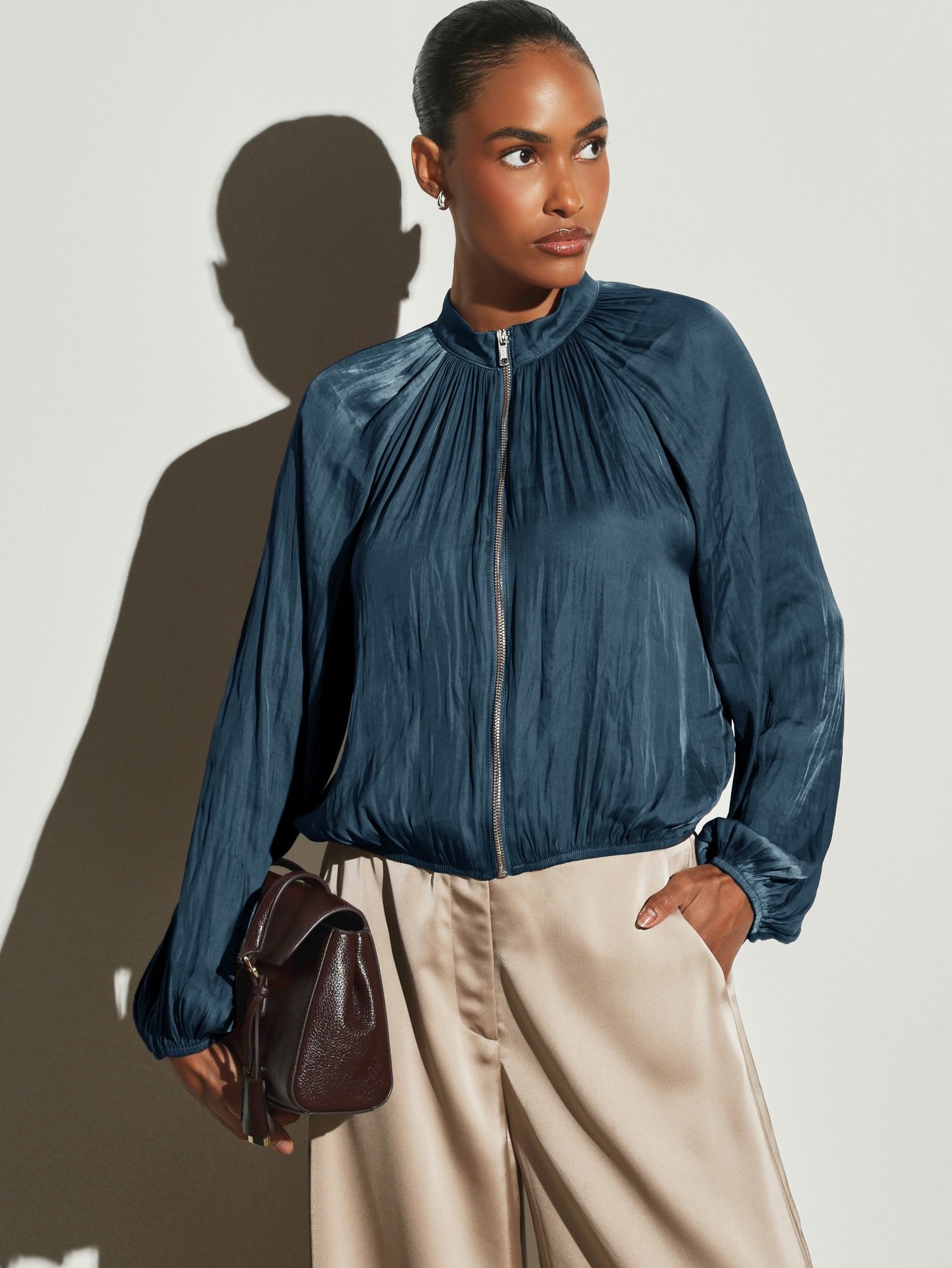 Blouse Bomber En Satin Zippée Avec Encolure Froncée Et Plissée