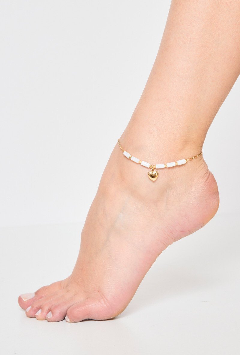 Gold anklet with pearls and heart