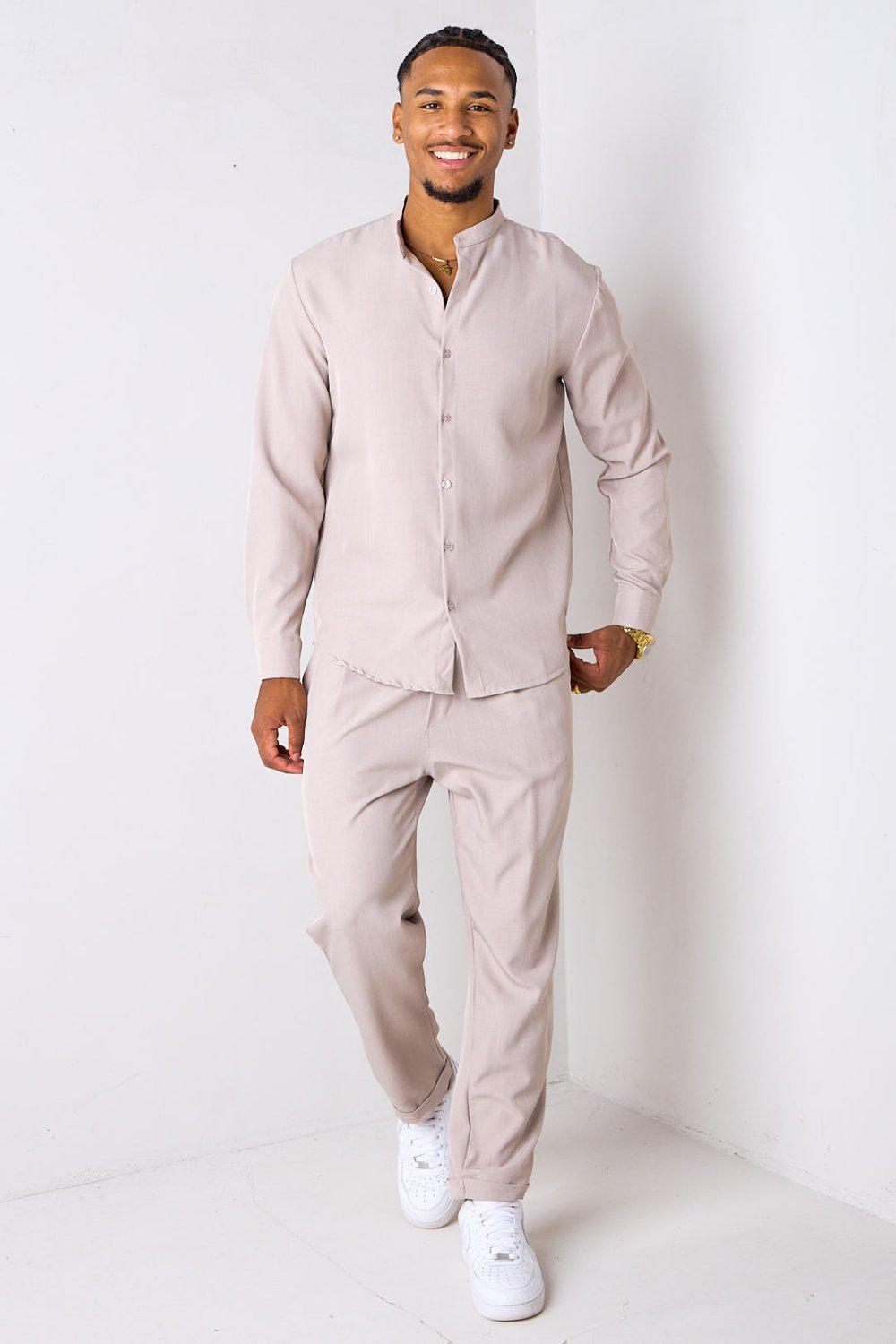 Ensemble chemise col rond et pantalon taupe