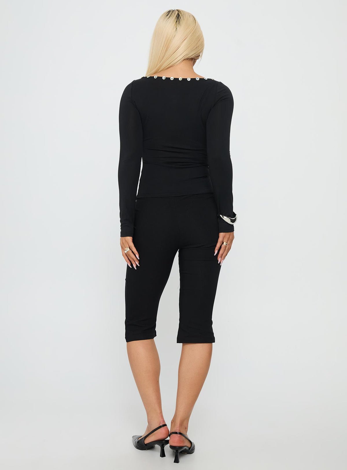 Mid-rise capri pants