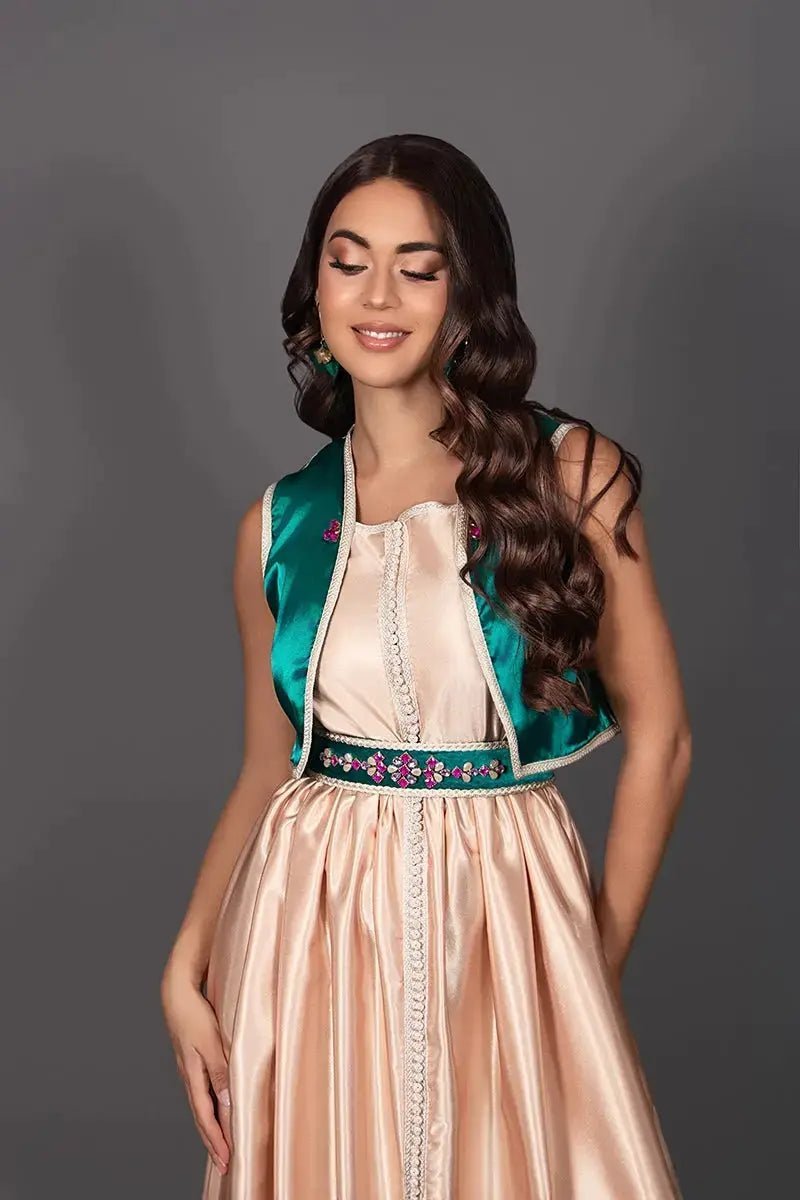 Sleeveless salmon caftan with green bolero