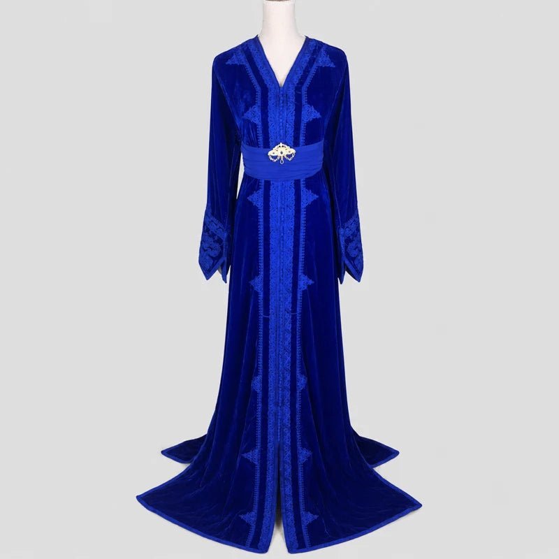 Caftan en velours brodé bleu roi