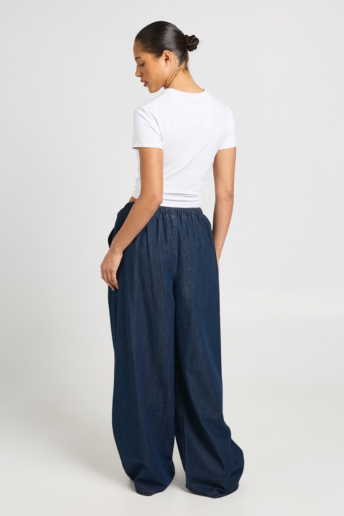 Pantalon en denim à jambes larges élastiqué
