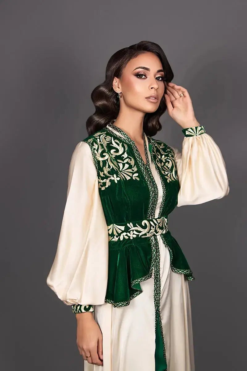 Caftan drap de soie avec pantalon et gilet velours