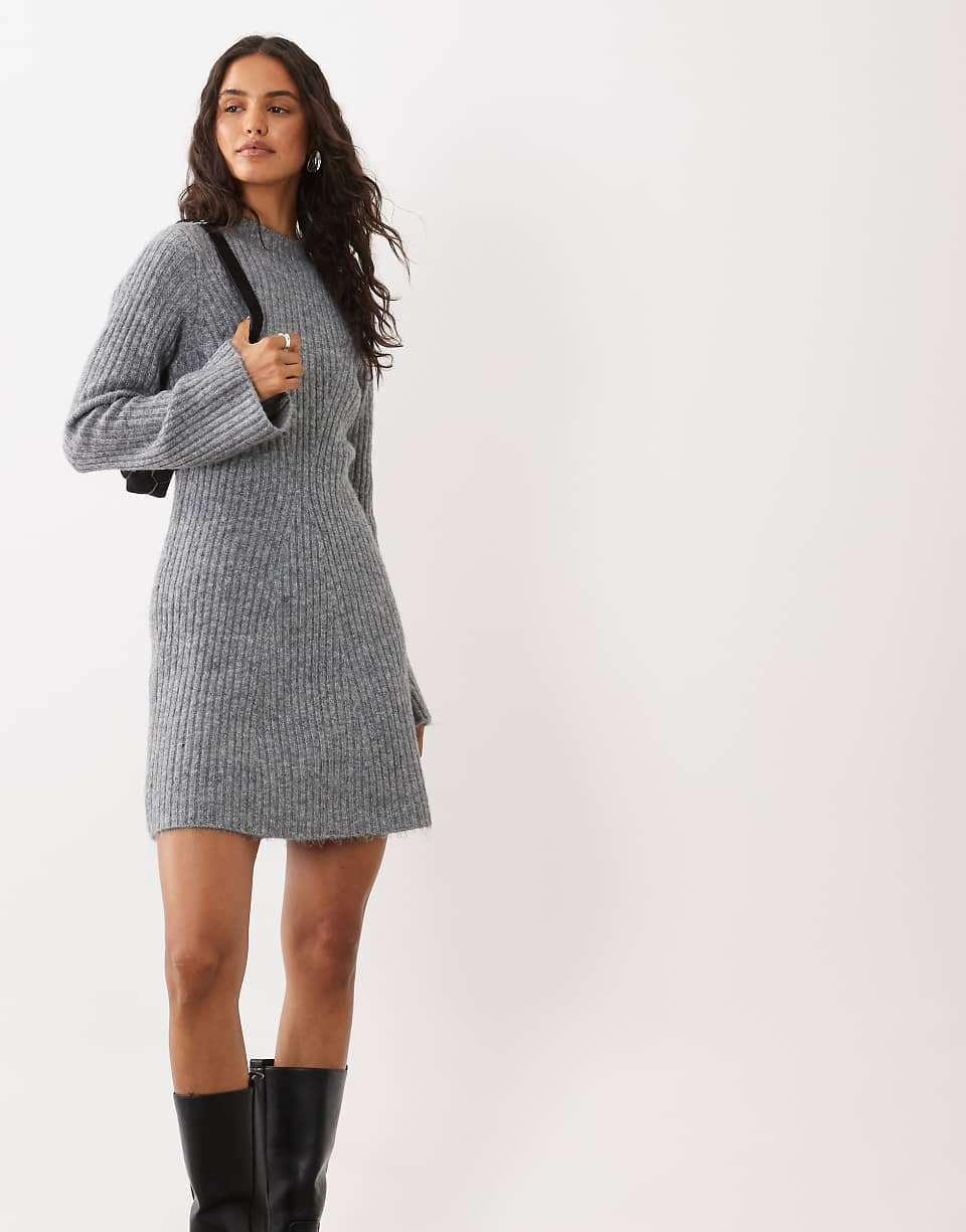 Robe courte en maille à col montant et manches longues en gris moyen chiné