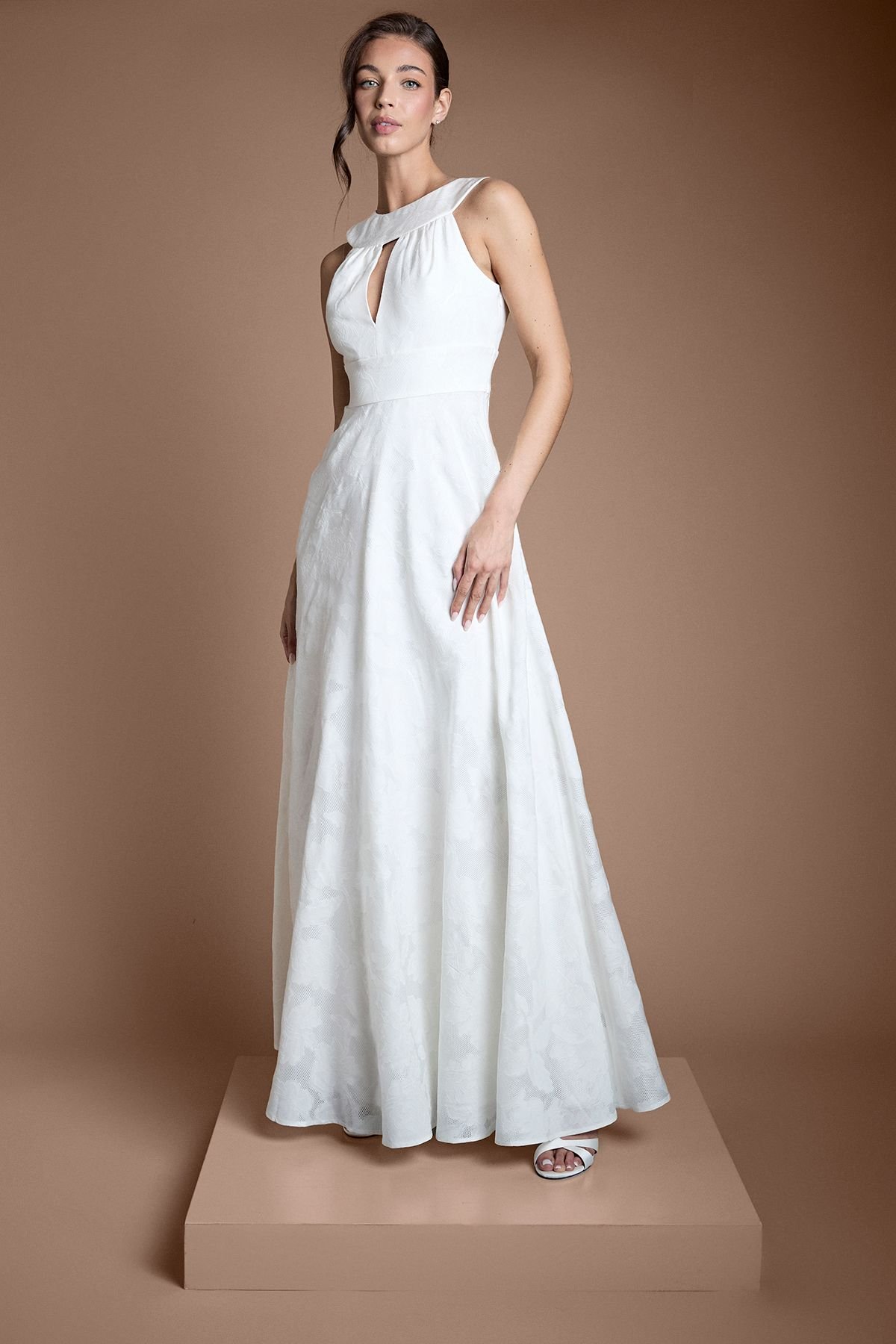 Robe dial l3ers wass3a b dentelle dial lwrod