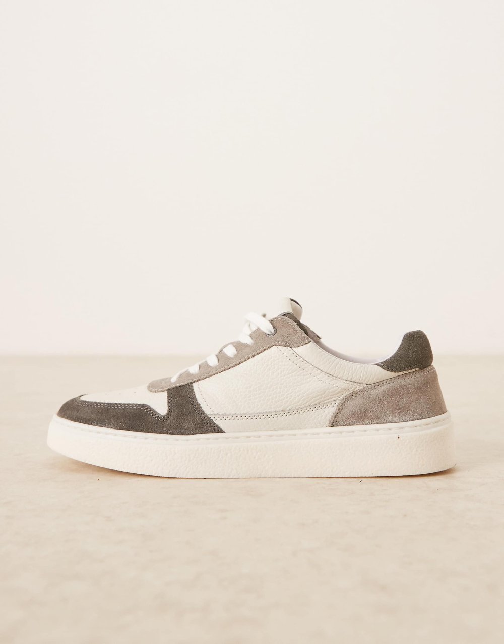 Baskets chunky en cuir perforé blanches