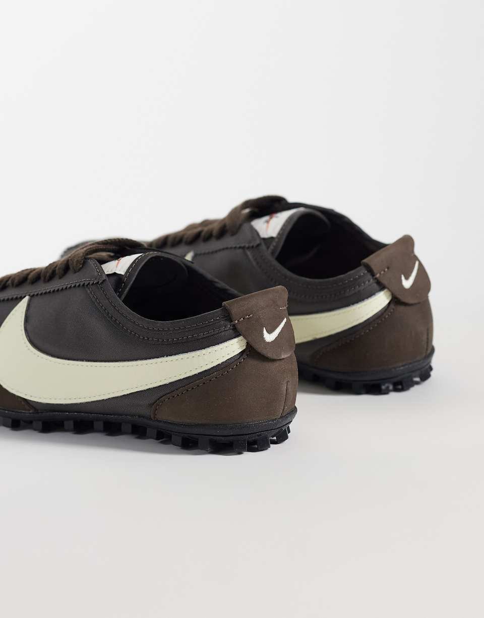 حذاء رياضي Moon Shoe باللون البني الداكن