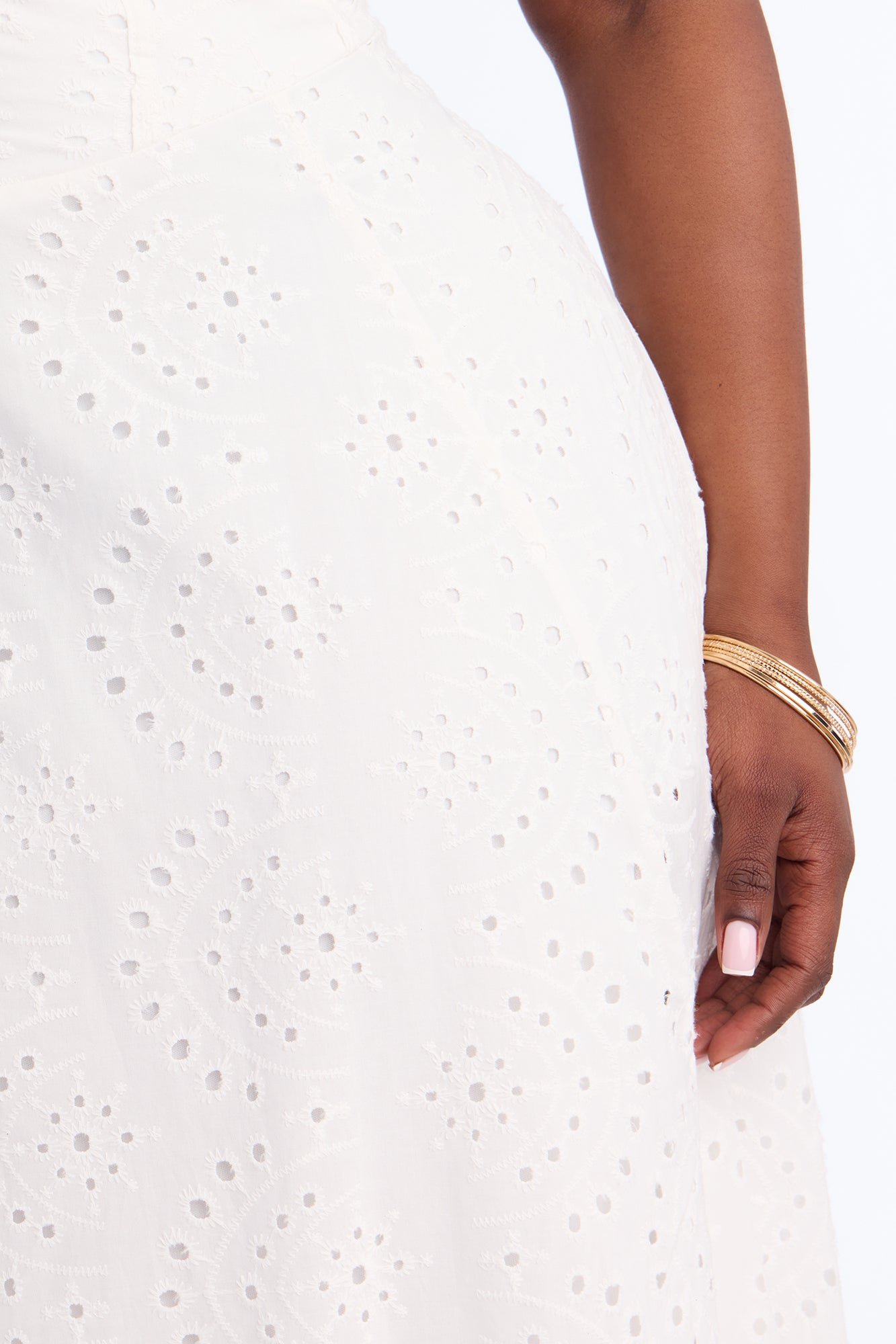 Robe mi-longue en broderie anglaise à taille corset