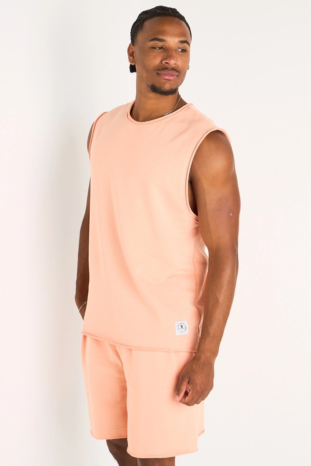 Ensemble t-shirt sans manches et short saumon