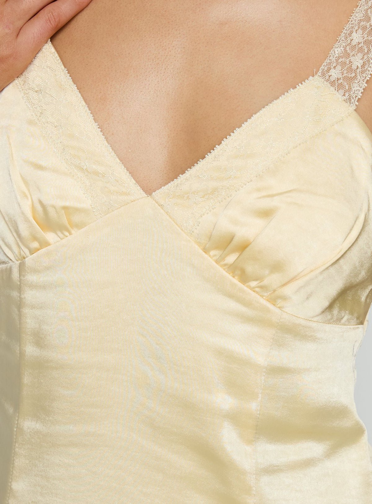 Robe qsira taille basse satin w dentelle