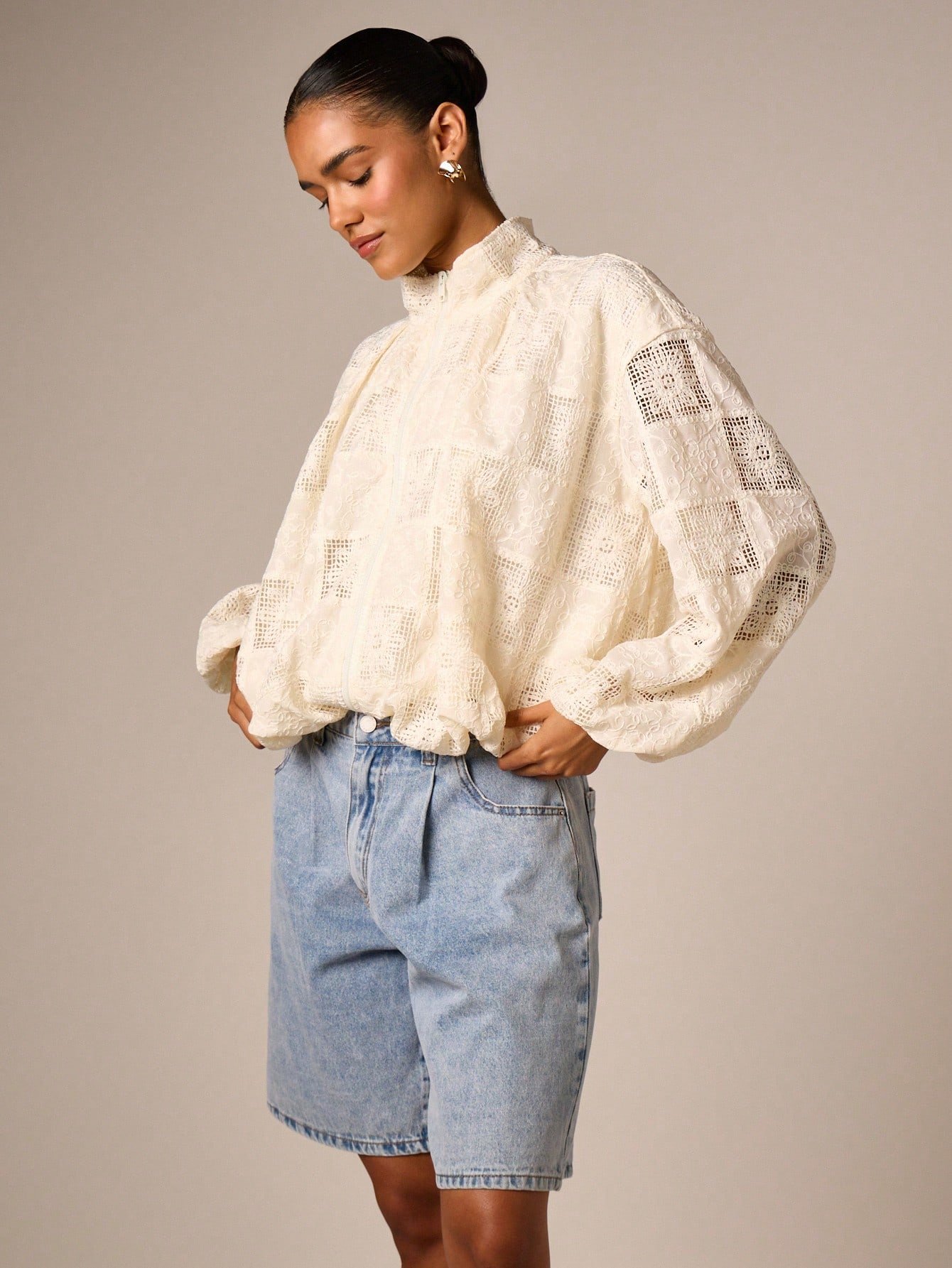 Veste zippée à ourlet en dentelle et manches ballon