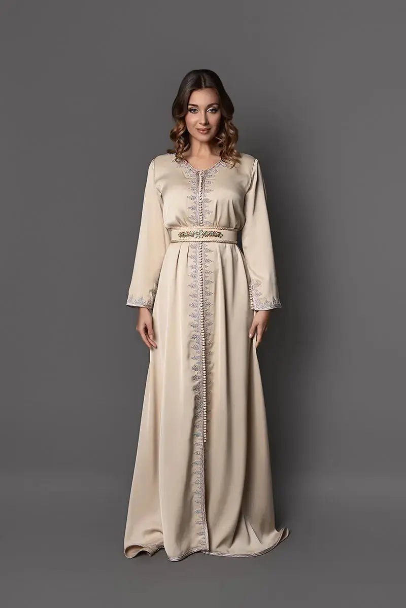 Caftan drap de soie beige brodé quatre fils