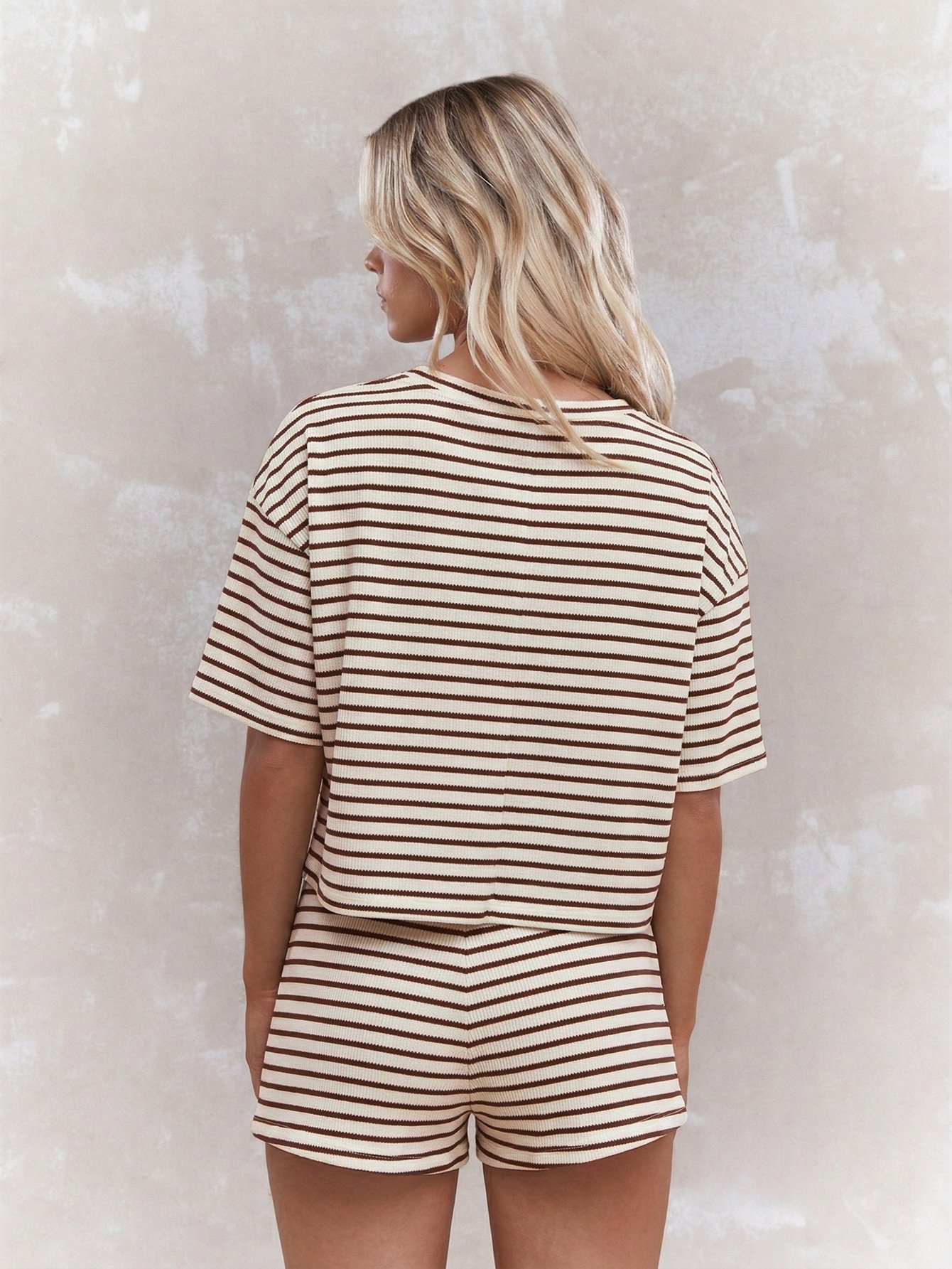 Ensemble top w short b khtout côtelés